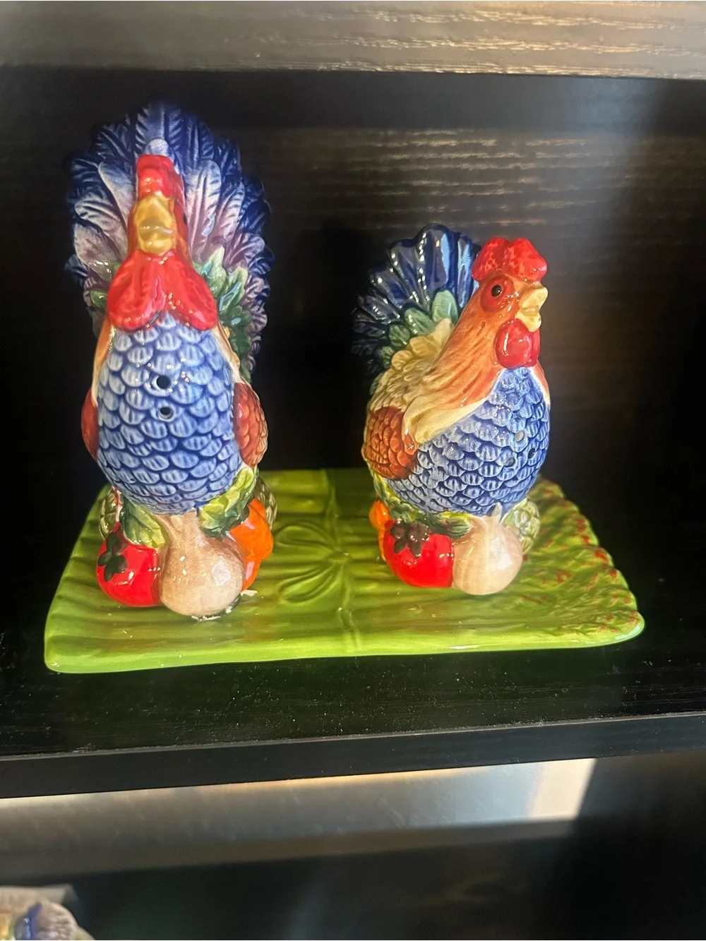 Blue Rooster Ceramic Salt and Pepper Shaker Set with Green Tray